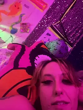 Snapshot of darnette_daisy chatting on November 2025 07:08:02 AM darnette daisy online show from November 2025 07:08:02 AM