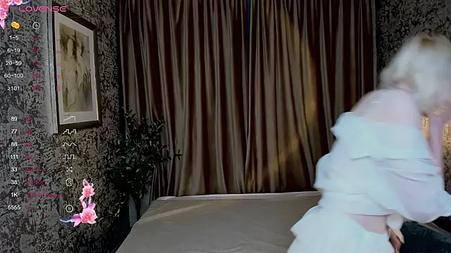 AlettaEve online show from October 2025 01:21:01 PM