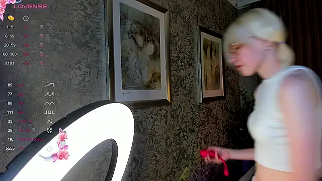 AlettaEve online show from October 2025 03:12:02 PM