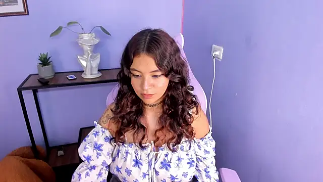 Snapshot of SweetVenuss_ chatting on September 2025 12:28:01 PM SweetVenuss online show from September 2025 12:28:01 PM
