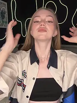 MilaMoone online show from December 2025 11:48:01 AM