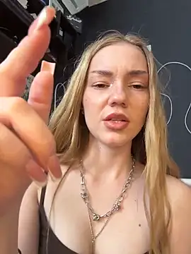 MilaMoone online show from March 2026 10:32:01 AM