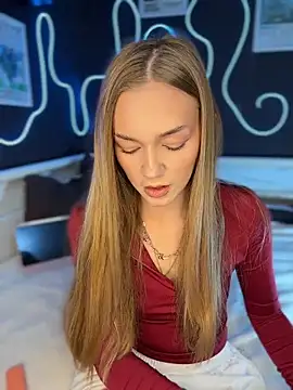 Snapshot of MilaMoone chatting on May 2026 11:05:02 AM MilaMoone online show from May 2026 11:05:02 AM