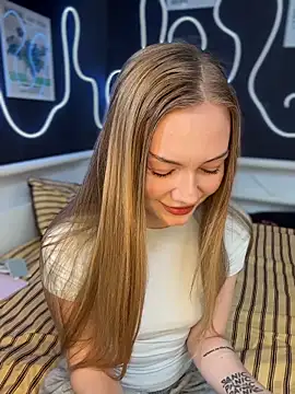 Snapshot of MilaMoone chatting on May 2026 12:02:02 PM MilaMoone online show from May 2026 12:02:02 PM