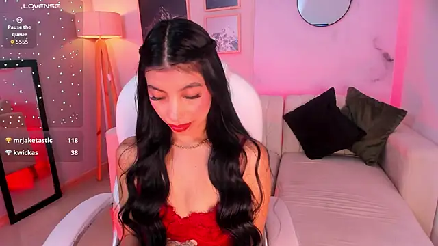 Tiffany Low online show from February 2026 01:30:02 PM