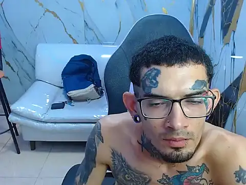 boy tatto777 online show from May 2026 01:07:01 PM