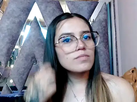 Snapshot of CRISTALHERRANZ chatting on October 2025 09:21:01 PM CRISTALHERRANZ online show from October 2025 09:21:01 PM