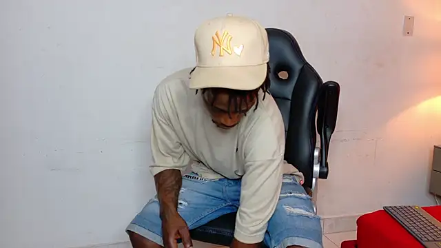 SkylerBigxxx online show from October 2025 03:57:01 AM