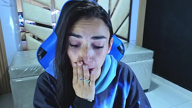 Maily a  online show from April 2026 03:01:04 AM