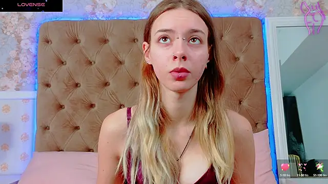 CoraVex online show from October 2025 04:20:01 AM