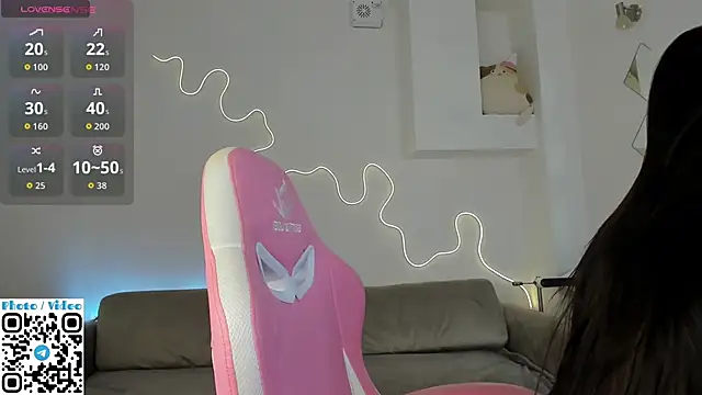 Helen Spark online show from November 2025 02:01:02 AM