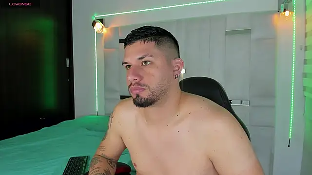 Jacob19  online show from September 2025 12:06:01 PM