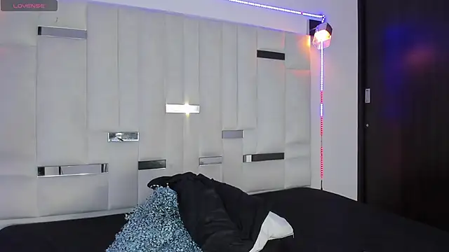 Jacob19  online show from October 2025 12:00:02 PM