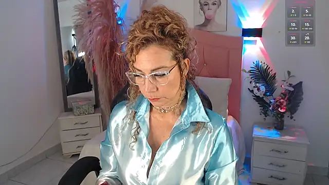 Jademommy  online show from December 2025 06:23:01 PM