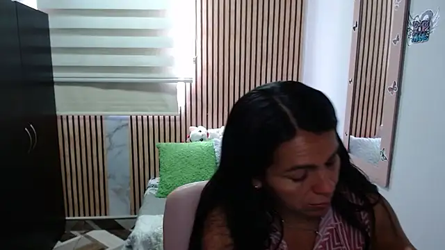 Snapshot of camilavargas_ chatting on April 2026 04:56:02 PM camilavargas online show from April 2026 04:56:02 PM
