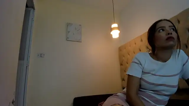 Naomis 35 online show from March 2026 07:53:01 PM