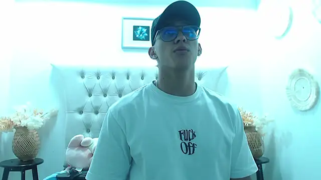 SalvadorFit online show from December 2025 08:28:02 PM