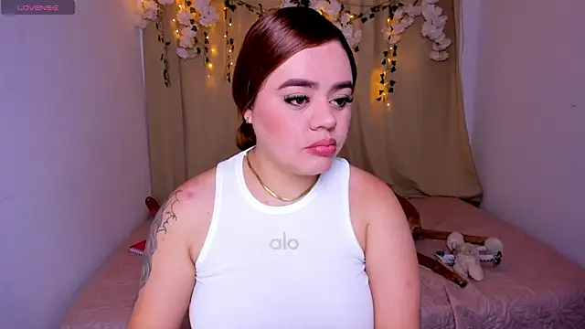 Snapshot of isabella_arias2 chatting on April 2026 12:56:01 AM isabella arias2 online show from April 2026 12:56:01 AM