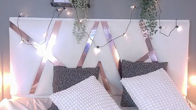 KeendraFox  online show from September 2025 07:25:02 PM