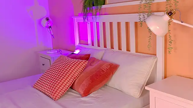 KeendraFox  online show from April 2026 11:18:02 AM