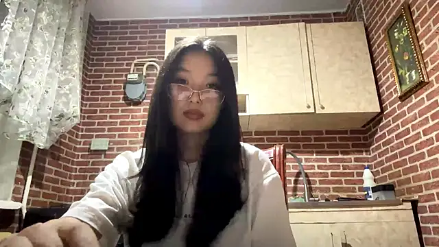 Snapshot of EmmaLeexth chatting on October 2025 01:19:01 PM EmmaLeexth online show from October 2025 01:19:01 PM