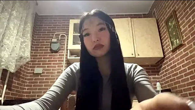 EmmaLeexth online show from November 2025 01:10:02 PM