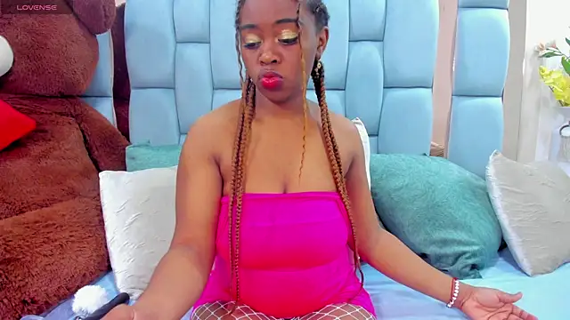 hazellanee online show from November 2025 11:47:01 PM