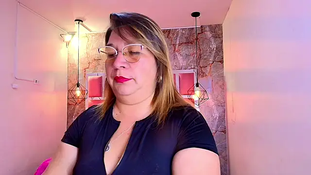 Snapshot of MaylinRosse_ chatting on April 2026 07:38:02 PM MaylinRosse online show from April 2026 07:38:02 PM