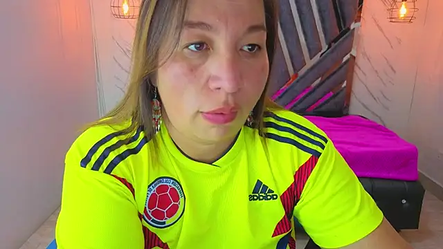 Snapshot of MaylinRosse_ chatting on June 2026 06:39:01 PM MaylinRosse online show from June 2026 06:39:01 PM