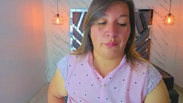 Snapshot of MaylinRosse_ chatting on July 2026 06:51:02 PM MaylinRosse online show from July 2026 06:51:02 PM