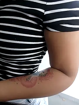 Snapshot of little_onixx chatting on February 2026 04:56:02 PM little onixx online show from February 2026 04:56:02 PM