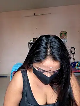 Snapshot of queendivya chatting on June 2026 05:23:01 AM queendivya online show from June 2026 05:23:01 AM