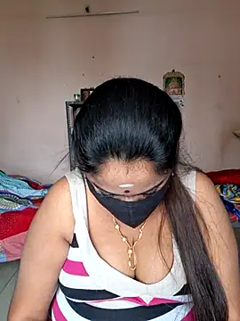 Snapshot of queendivya chatting on June 2026 05:39:01 AM queendivya online show from June 2026 05:39:01 AM