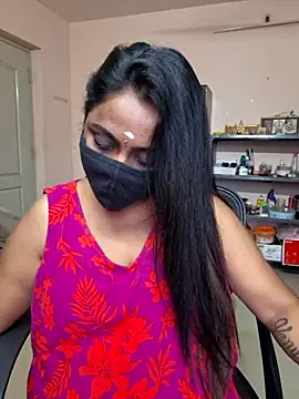 Snapshot of queendivya chatting on July 2026 01:01:02 AM queendivya online show from July 2026 01:01:02 AM