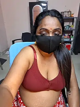 Snapshot of queendivya chatting on July 2026 04:55:01 PM queendivya online show from July 2026 04:55:01 PM