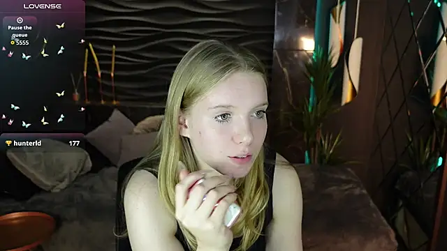 Layla Glam online show from September 2025 08:05:02 AM