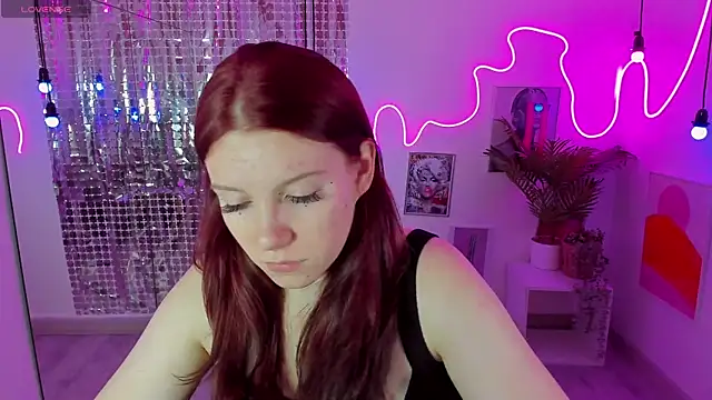 Layla Glam online show from October 2025 01:25:02 PM