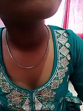 Snapshot of pari_rani7 chatting on March 2026 03:43:02 AM pari rani7 online show from March 2026 03:43:02 AM