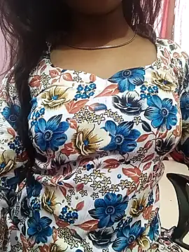 Snapshot of pari_rani7 chatting on March 2026 03:23:02 AM pari rani7 online show from March 2026 03:23:02 AM
