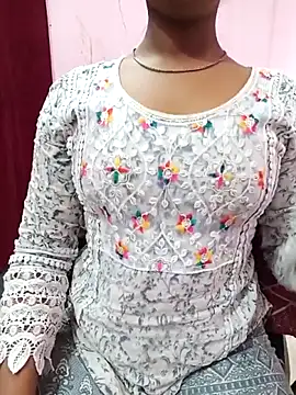 Snapshot of pari_rani7 chatting on April 2026 04:22:01 AM pari rani7 online show from April 2026 04:22:01 AM