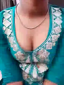 Snapshot of pari_rani7 chatting on April 2026 03:58:01 AM pari rani7 online show from April 2026 03:58:01 AM