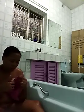 BubblyBeautiful online show from November 2025 09:28:01 PM