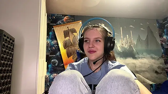 Elira Breeze online show from January 2026 03:25:01 PM