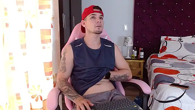 BooyHott  online show from October 2025 06:25:02 PM