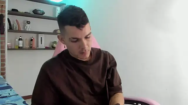 BooyHott  online show from December 2025 07:11:01 PM