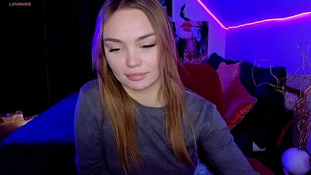 KitsyMoore online show from November 2025 01:03:01 PM