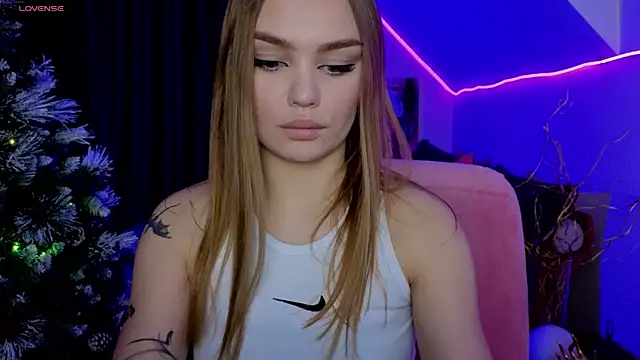 KitsyMoore online show from December 2025 01:08:01 PM