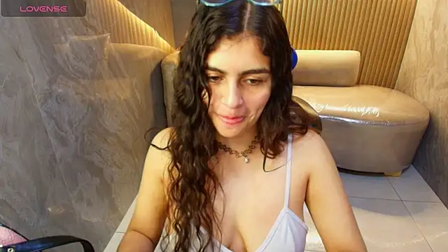 Snapshot of dany_r_ chatting on October 2025 01:00:02 PM dany r online show from October 2025 01:00:02 PM