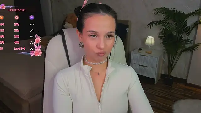 Snapshot of StarlitFairy chatting on October 2025 06:02:02 AM StarlitFairy online show from October 2025 06:02:02 AM