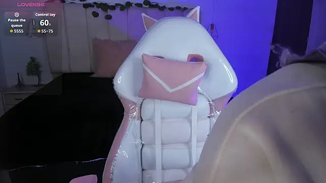 Gyal 8  online show from December 2025 04:07:01 AM